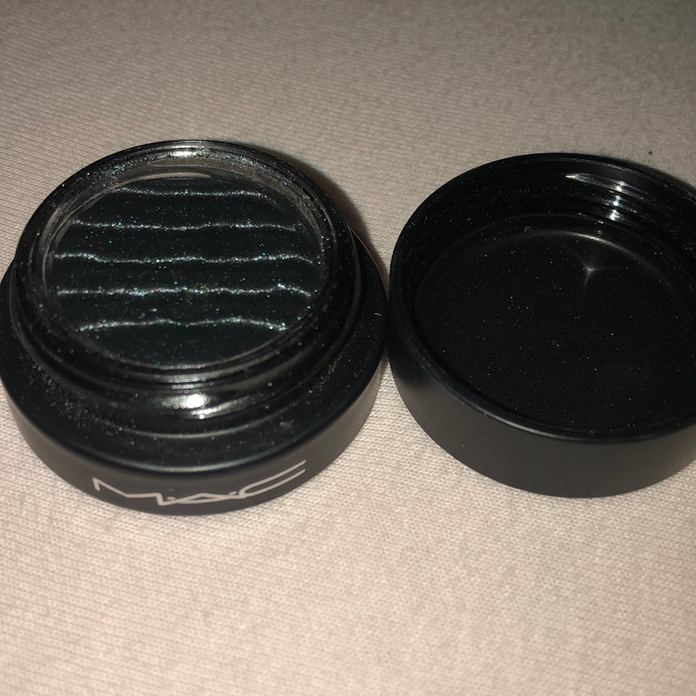 MAC Cosmetics limited edition Spellbinder Shadow